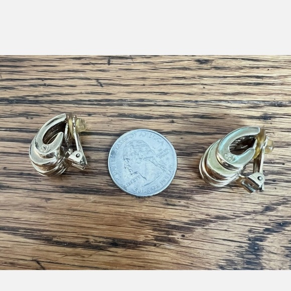 St. John Designer Clip-On Earrings Vintage Gold Plated - Picture 5 of 9